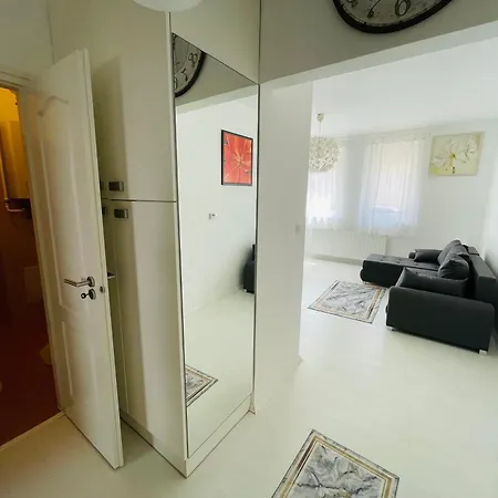 Gold Apartment *